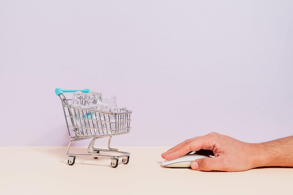 picture showing a mouse and a cart - related to eCommerce checkout process